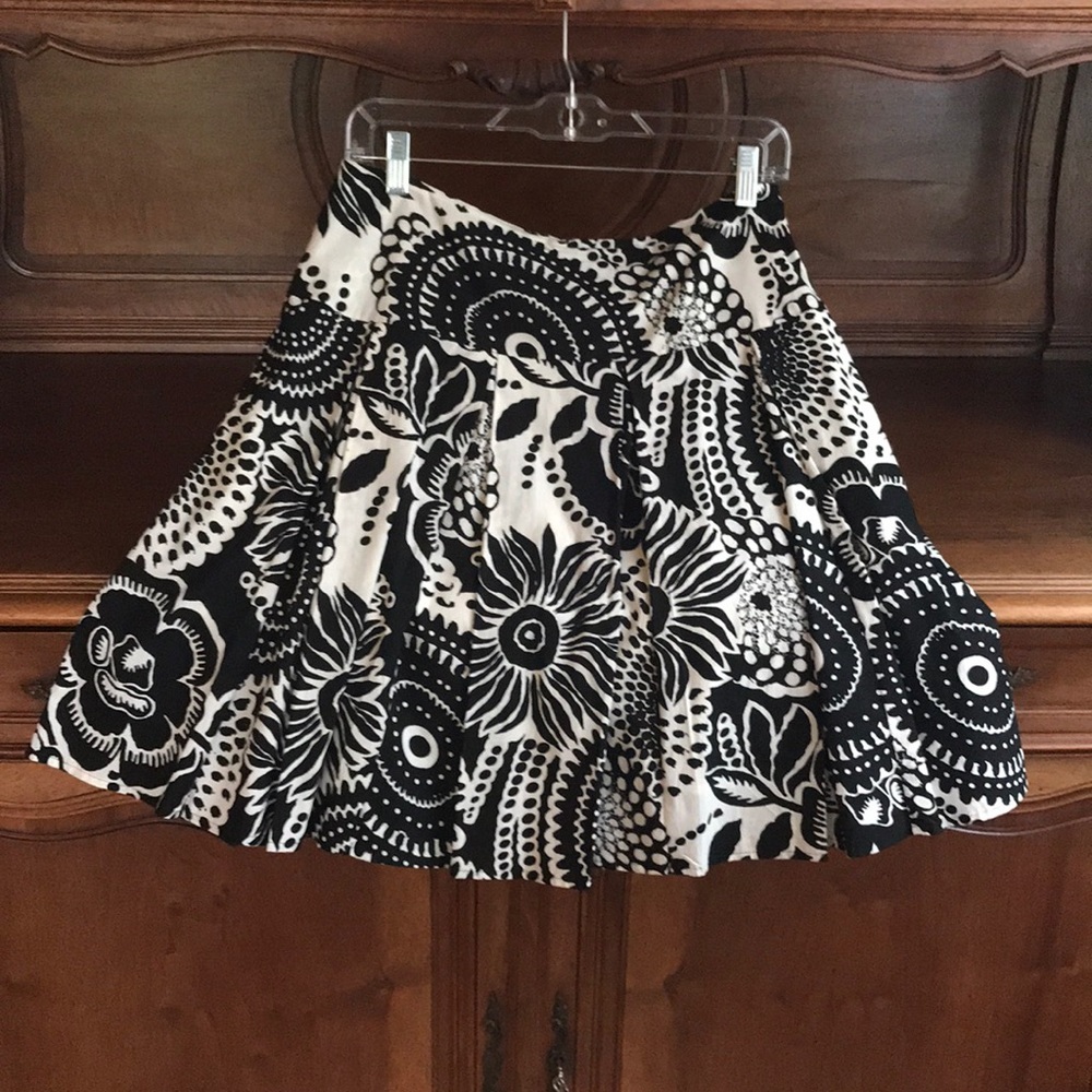 Karen Kane 21” pleated skirt